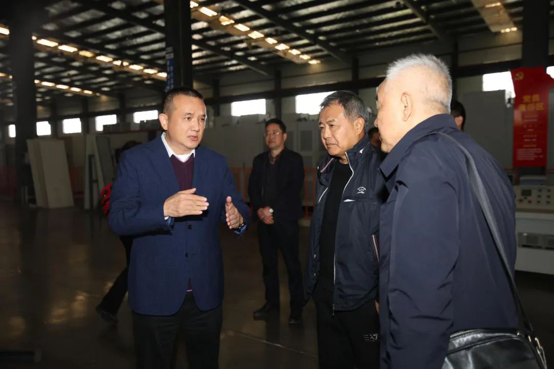 看見(jiàn)未來(lái)，才有未來(lái)?——中國(guó)服務(wù)型制造產(chǎn)業(yè)聯(lián)盟專(zhuān)家印建安一行赴大禹電氣考察指導(dǎo)